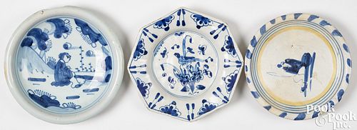 THREE ENGLISH DELFTWARE PLATES, CA.