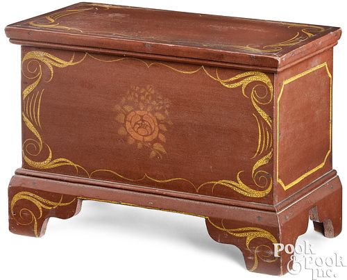 PAINTED MINIATURE BLANKET CHEST  2faf42f
