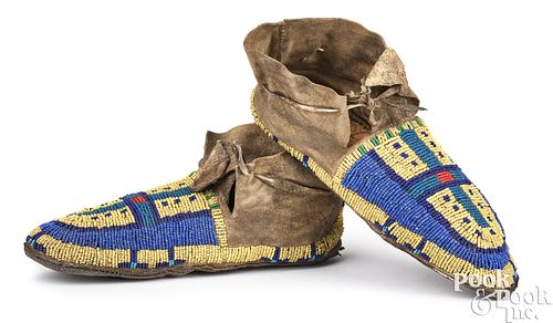 SIOUX INDIAN BEADED MOCCASINS  2faf483