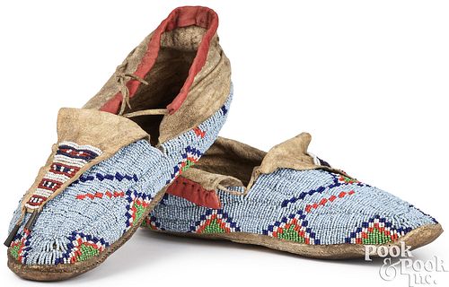 PAIR OF PLAINS INDIAN BEADED MOCCASINS  2faf485