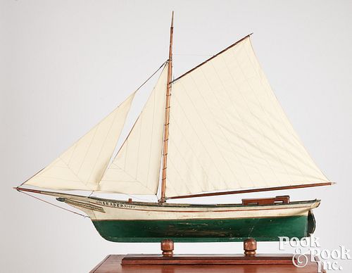 PAINTED SCHOONER SHIP MODELPainted 2faf4ce