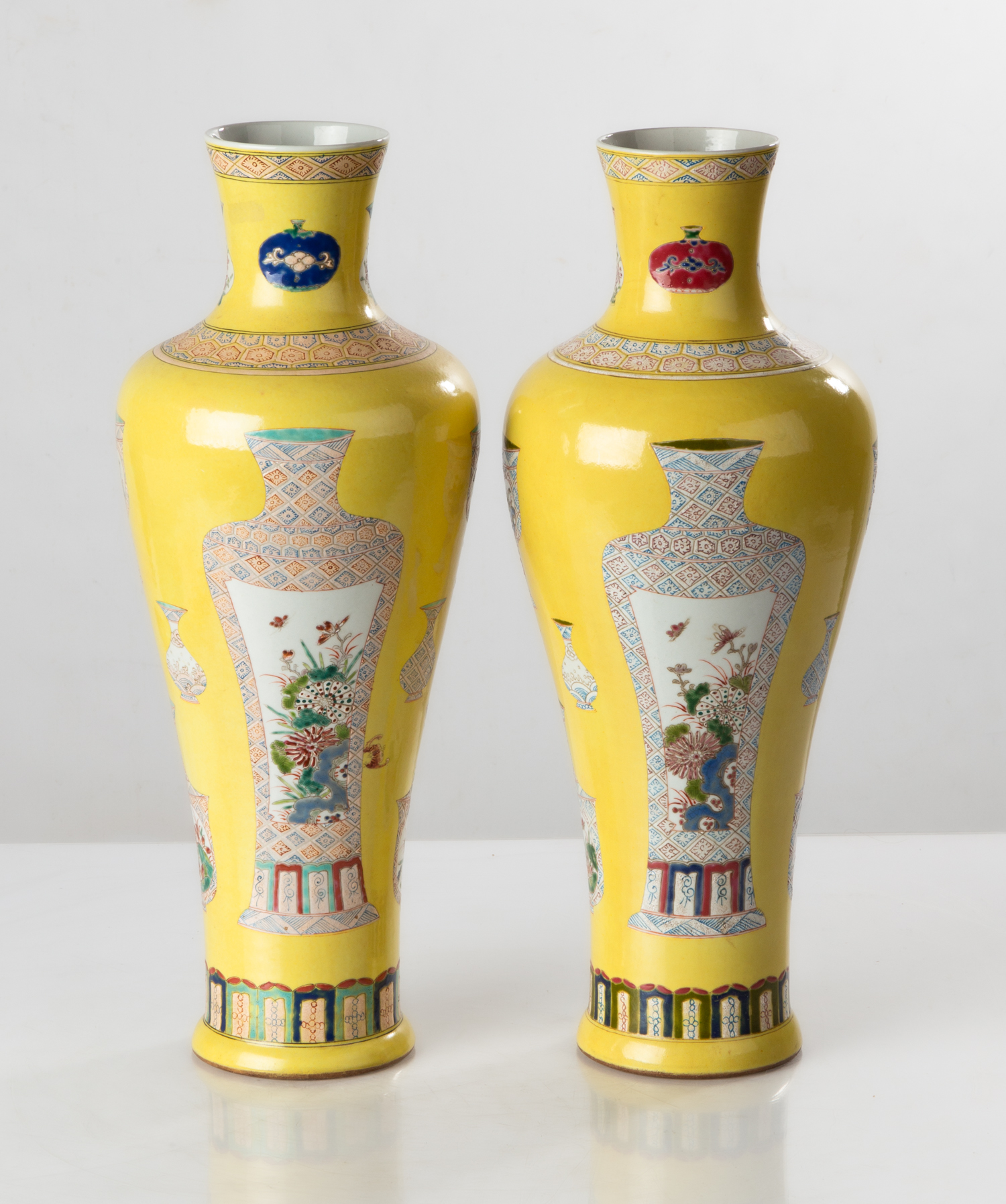PAIR OF CHINESE YELLOW GROUND FAMILLE 2faf56f