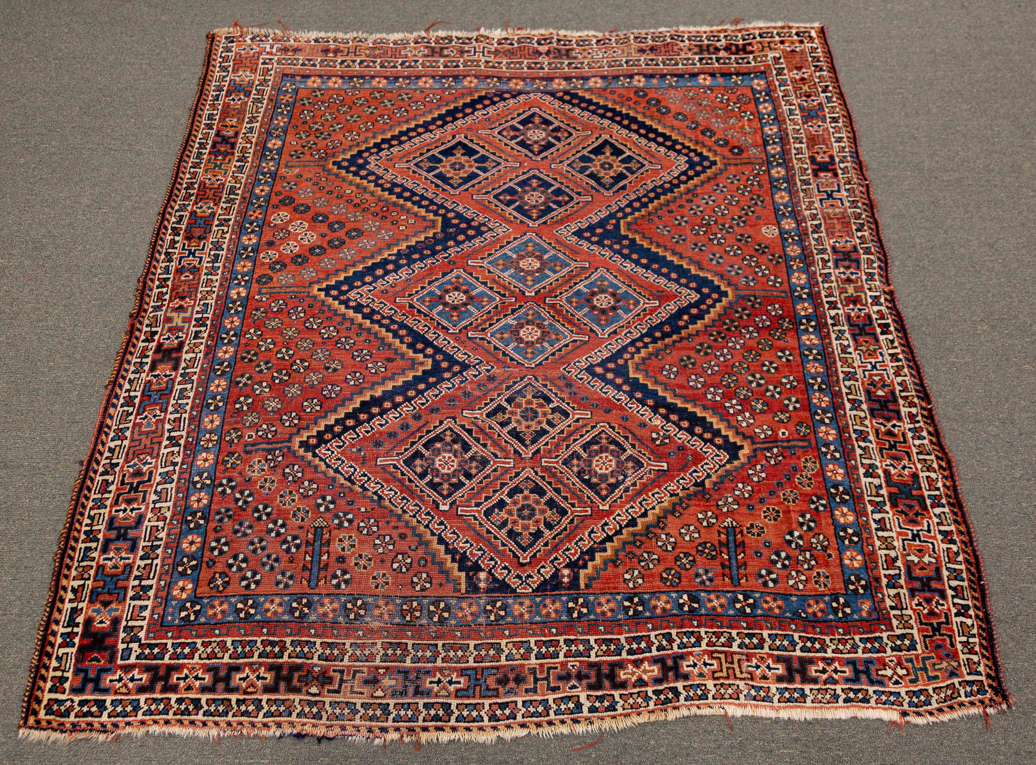 SHIRAZ ORIENTAL RUG Early 20th century.