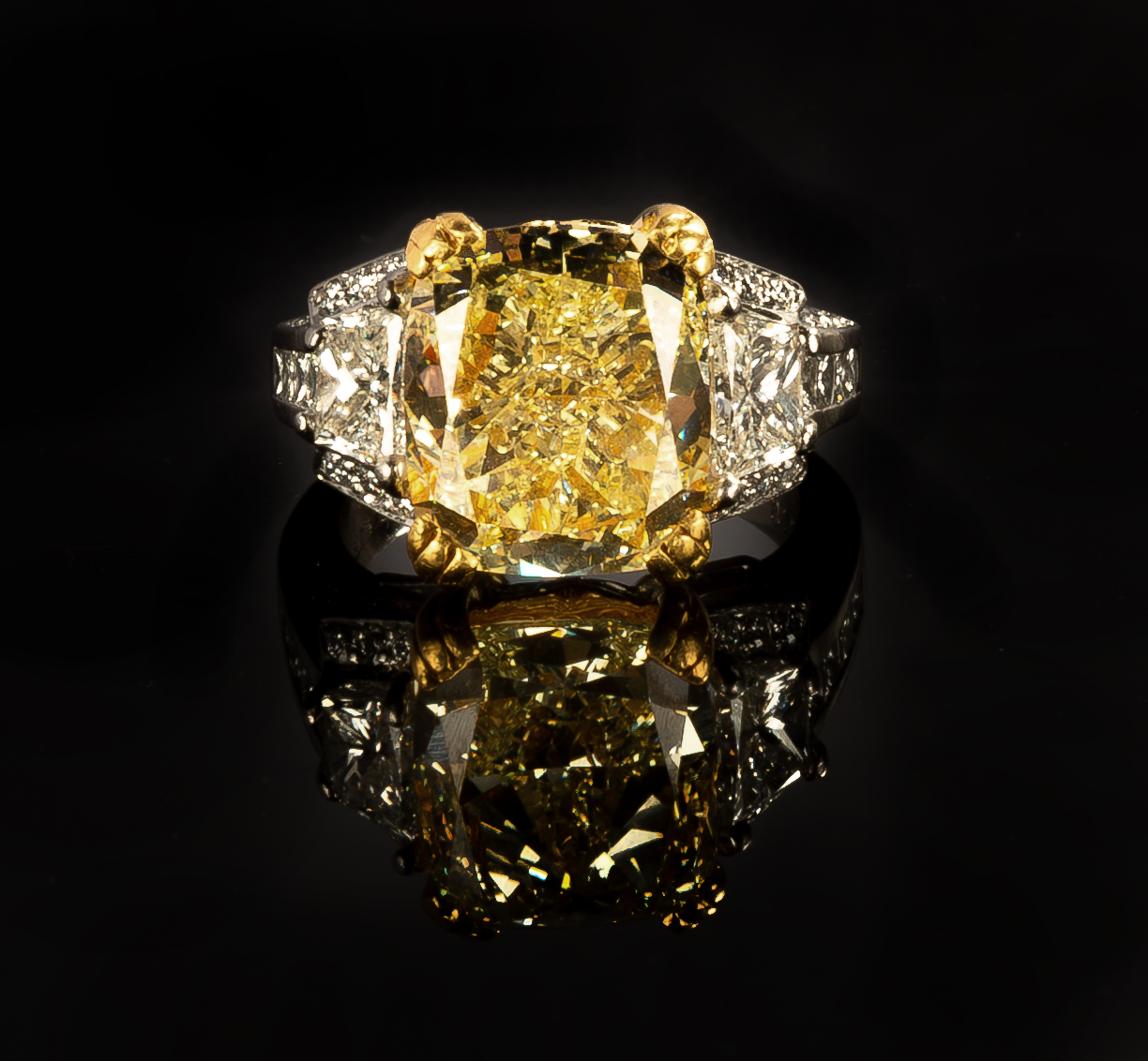 10 10CT FANCY YELLOW DIAMOND  2faf5e9