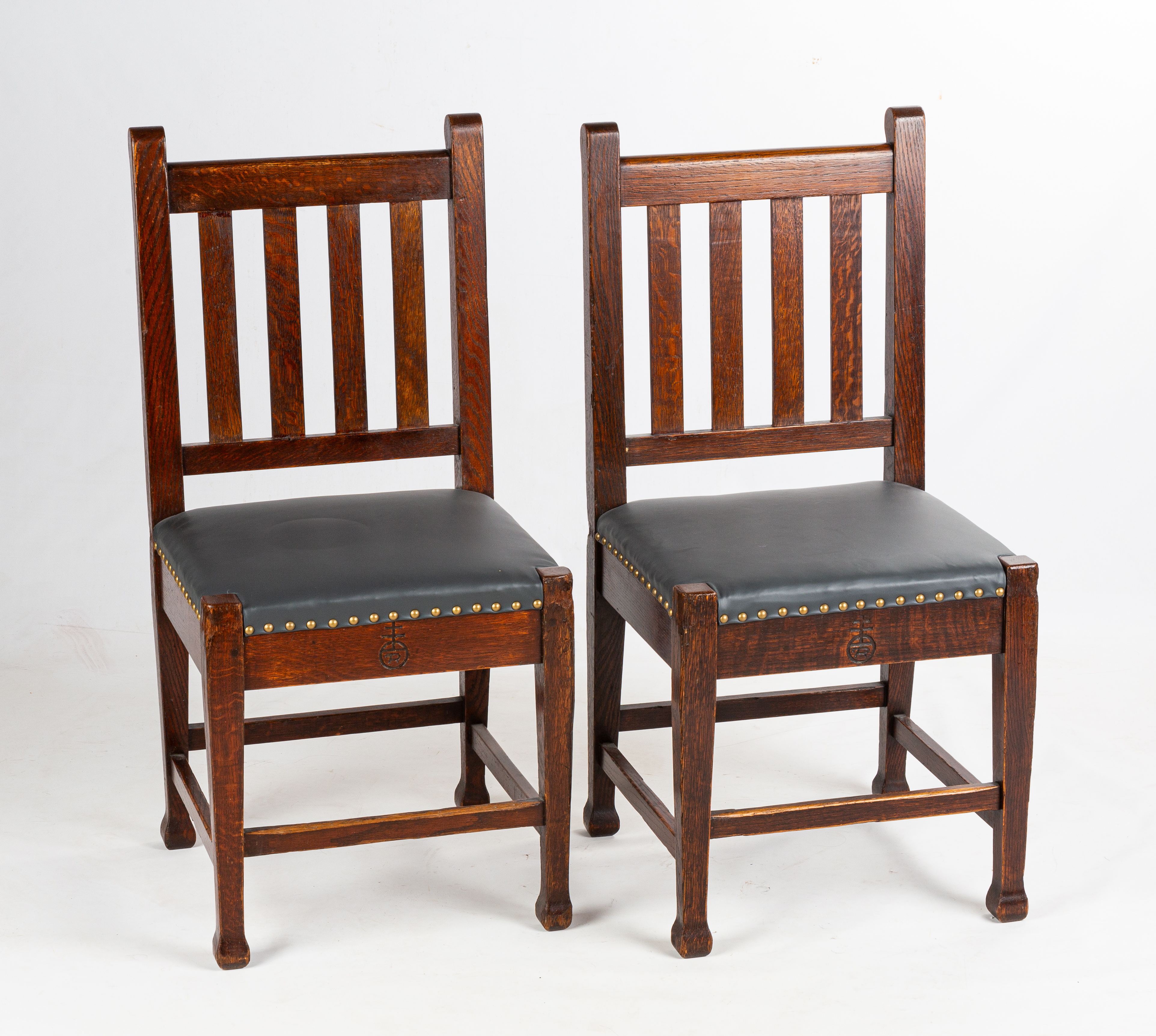 PAIR OF ROYCROFT SIDE CHAIRS Early 2faf628