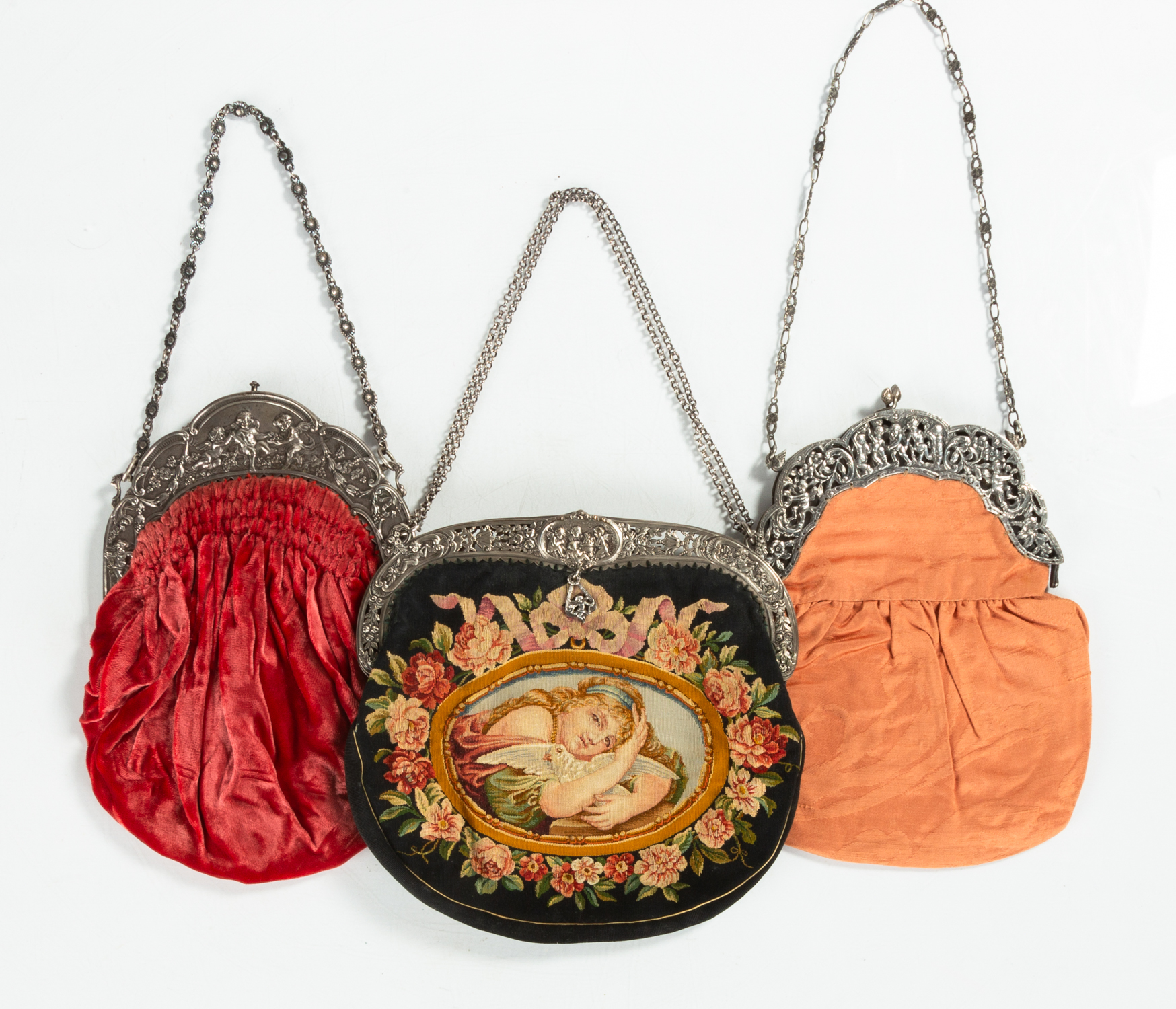 THREE ANTIQUE LADIES EVENING BAGS 2faf771