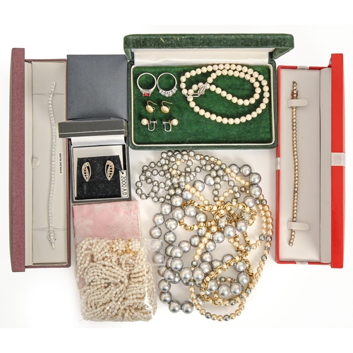 Miscellaneous costume jewellery, including