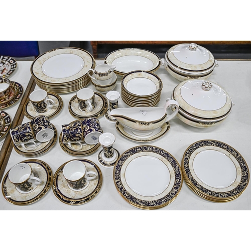 An extensive Wedgwood bone china 2fafa55