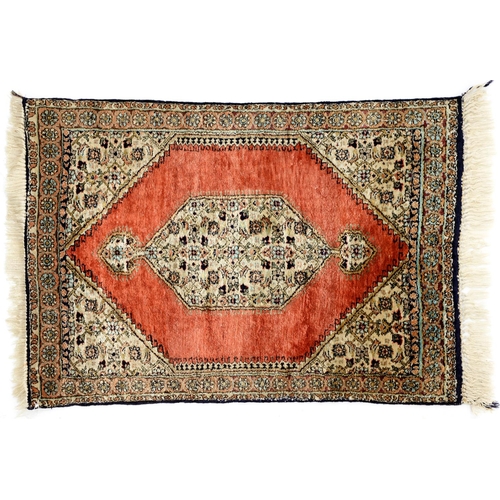 A Persian Ghom silk rug 81 x 55cm 2fafbf8