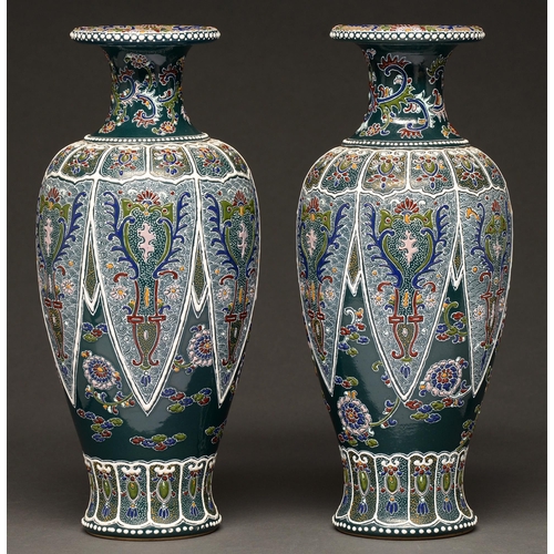 A pair of Japanese earthenware 2fafdd1
