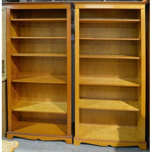 A pair of yew wood open bookcases  2faffd0
