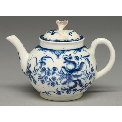 A Worcester blue and white teapot 2fb0045