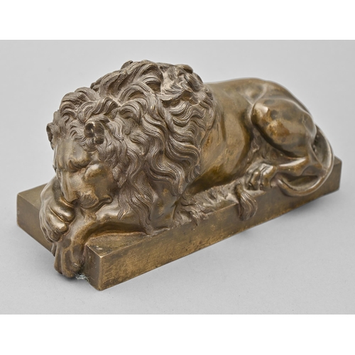 A bronze sculpture of a lion after 2fb012c