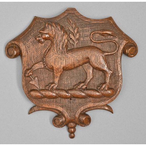 A Victorian heraldic oak applique  2fb0162