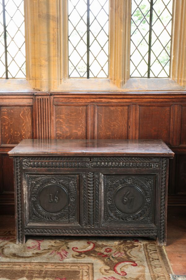 A CHARLES II OAK COFFER the plain 2fb01fd