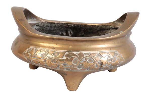 A CHINESE BRONZE TRIPOD CENSER 2fb0249