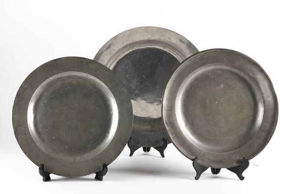 THREE ENGLISH PEWTER CHARGERS 3  2fb0262