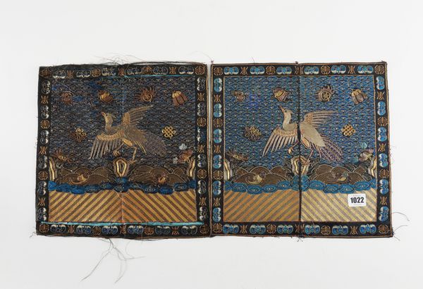 A PAIR OF CHINESE SILK EMBROIDERED 2fb02d3