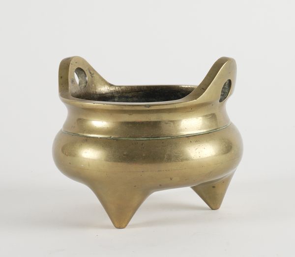 A CHINESE BRONZE TRIPOD CENSER 2fb0305