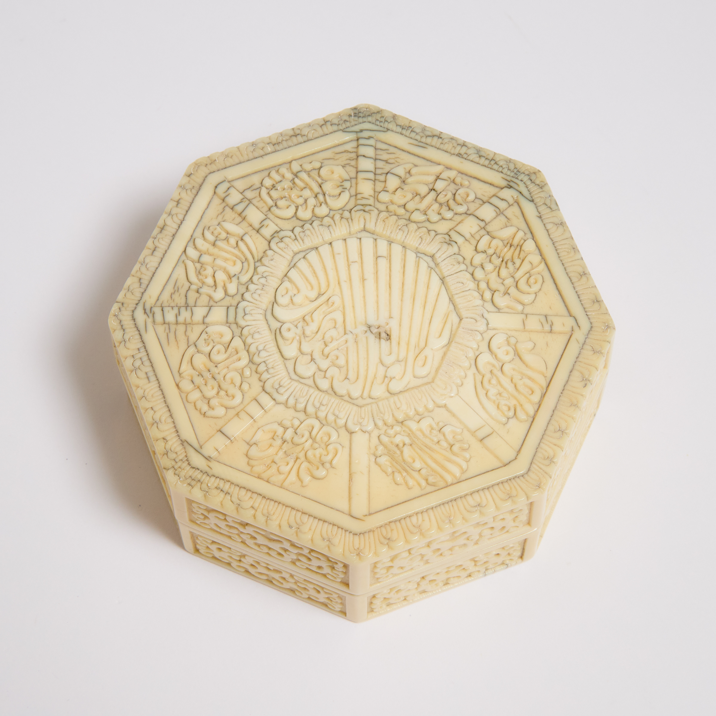 An Ivory Octagonal Palette Box 2fb05b5