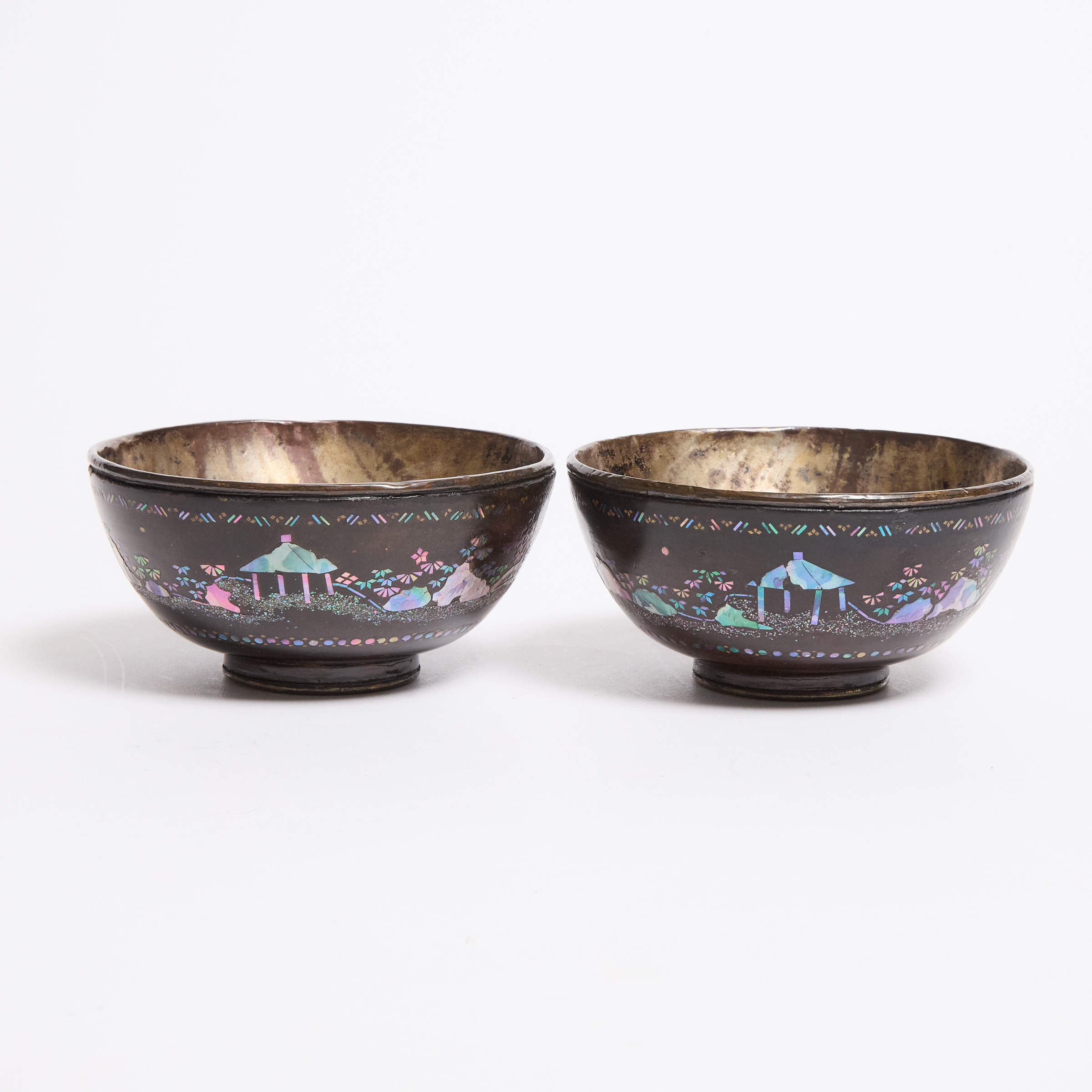 A Pair of Lac Burgaut Bowls  2fb068d