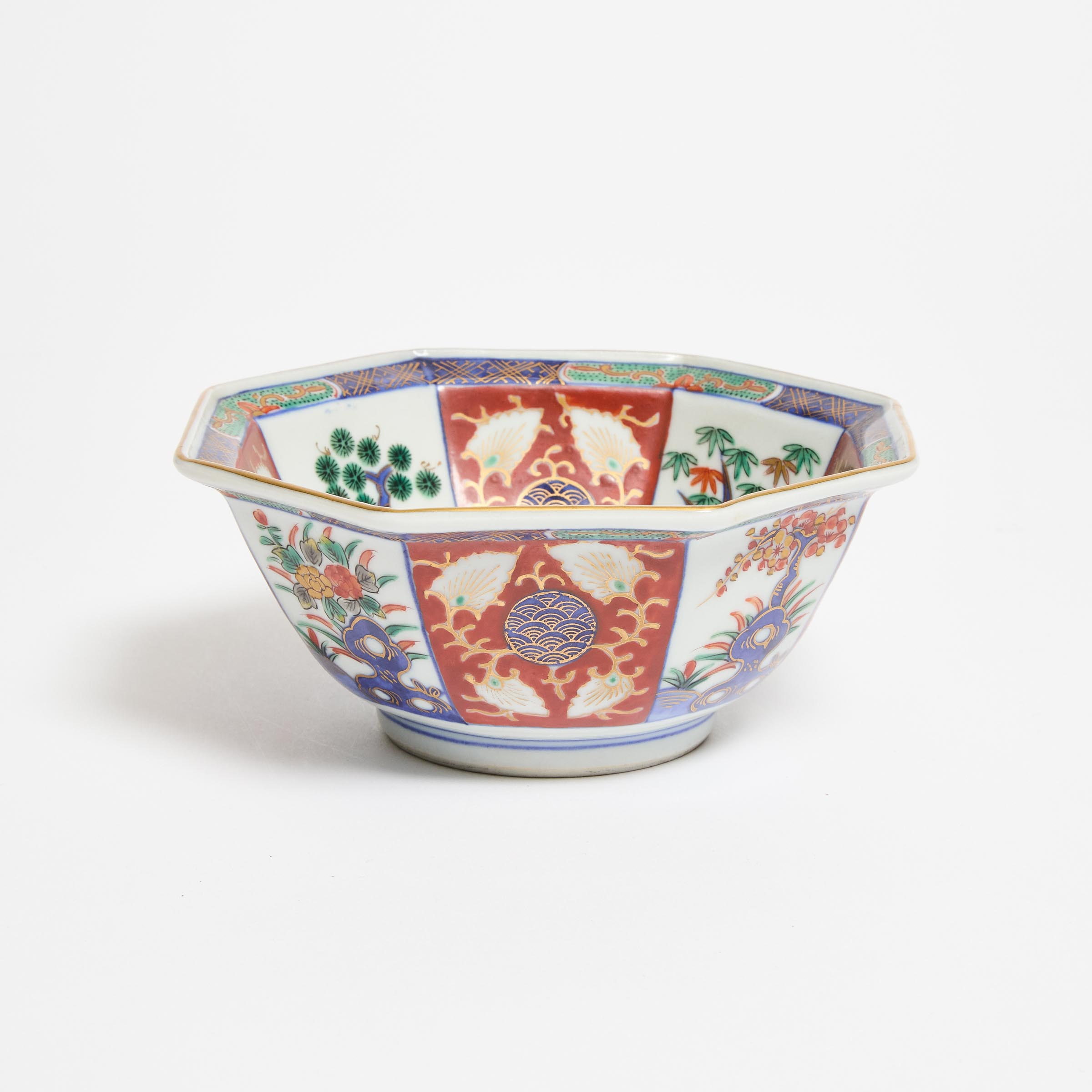 A Japanese Imari Octagonal Bowl  2fb0718