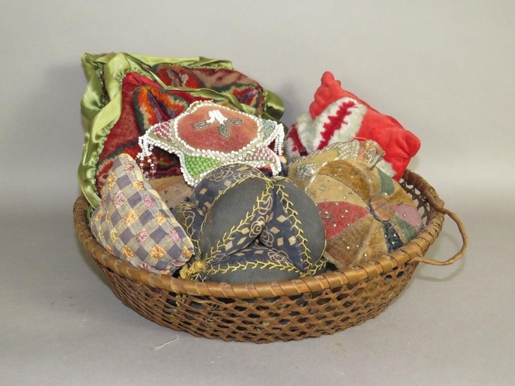 FINE SEWING BASKET WITH 10 VARIOUS 2fb0d77