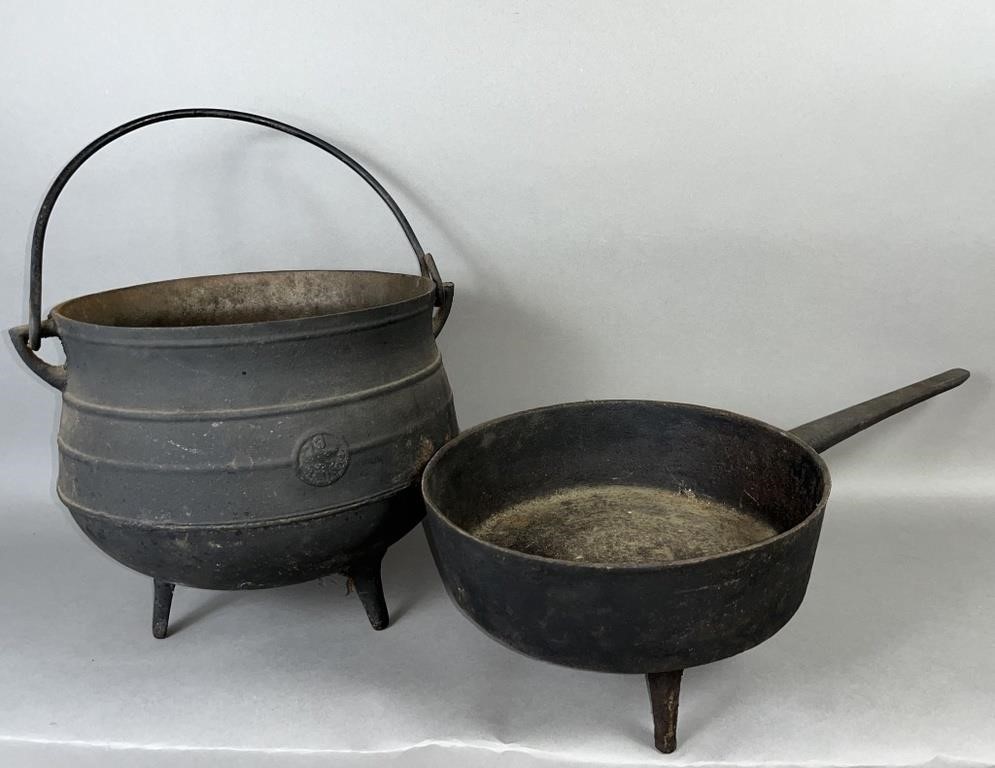 2 PIECES OF CAST IRON COOKWARE 2fb1123