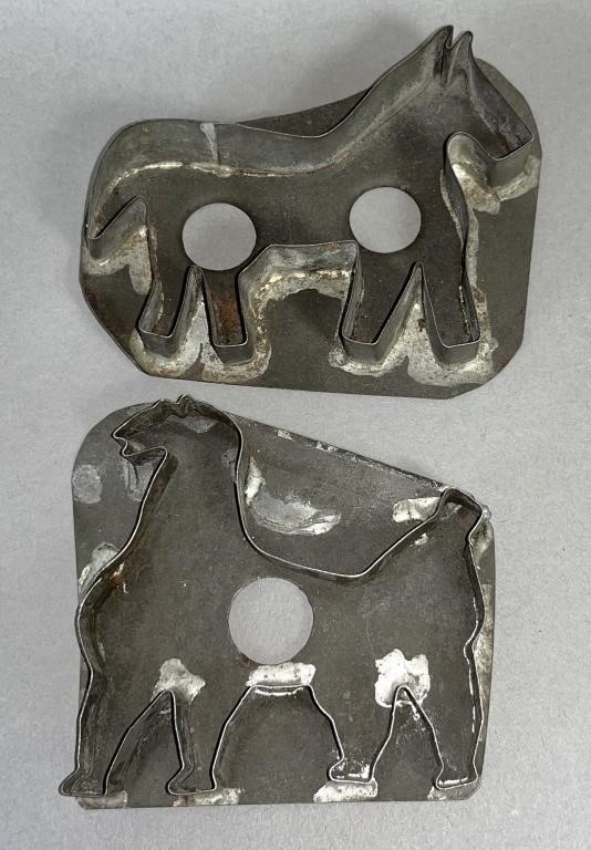 2 TIN HORSE SHAPED COOKIE CUTTERS 2fb12e5