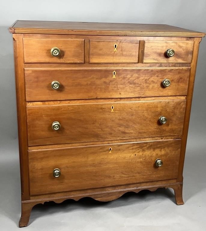 HEPPLEWHITE CHEST OF DRAWERS CA. 1810;