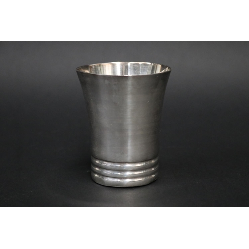 Silver beaker, approx 7.5cm H x 6.5cm