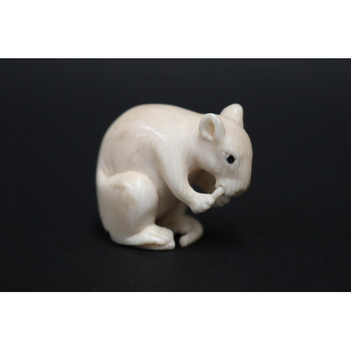 Japanese Carved ivory netsuke of 2fb142c