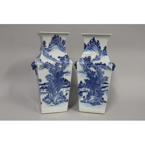 Pair of Chinese blue white vases  2fb156d
