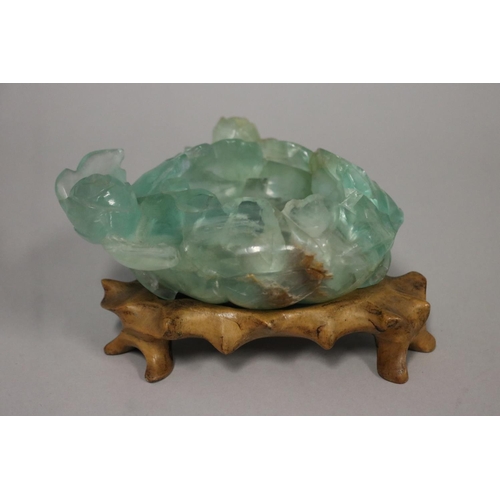 Carved green fluorite bowl on fitted 2fb15e0