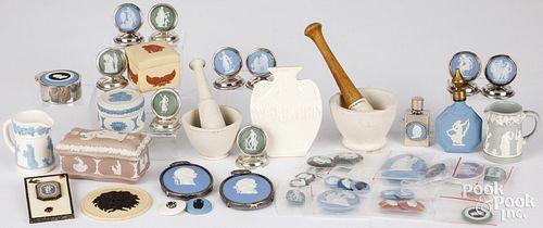 WEDGWOOD JASPERWARE AND DECORATIVE ACCESSORIESWedgwood