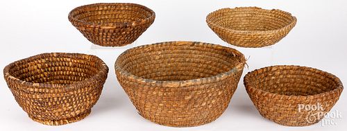 FIVE PENNSYLVANIA RYE STRAW BASKETS,