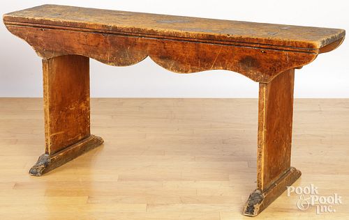 PINE SHOE FOOT BENCH, 19TH C.Pine shoe