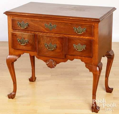 QUEEN ANNE STYLE WALNUT DRESSING TABLEQueen