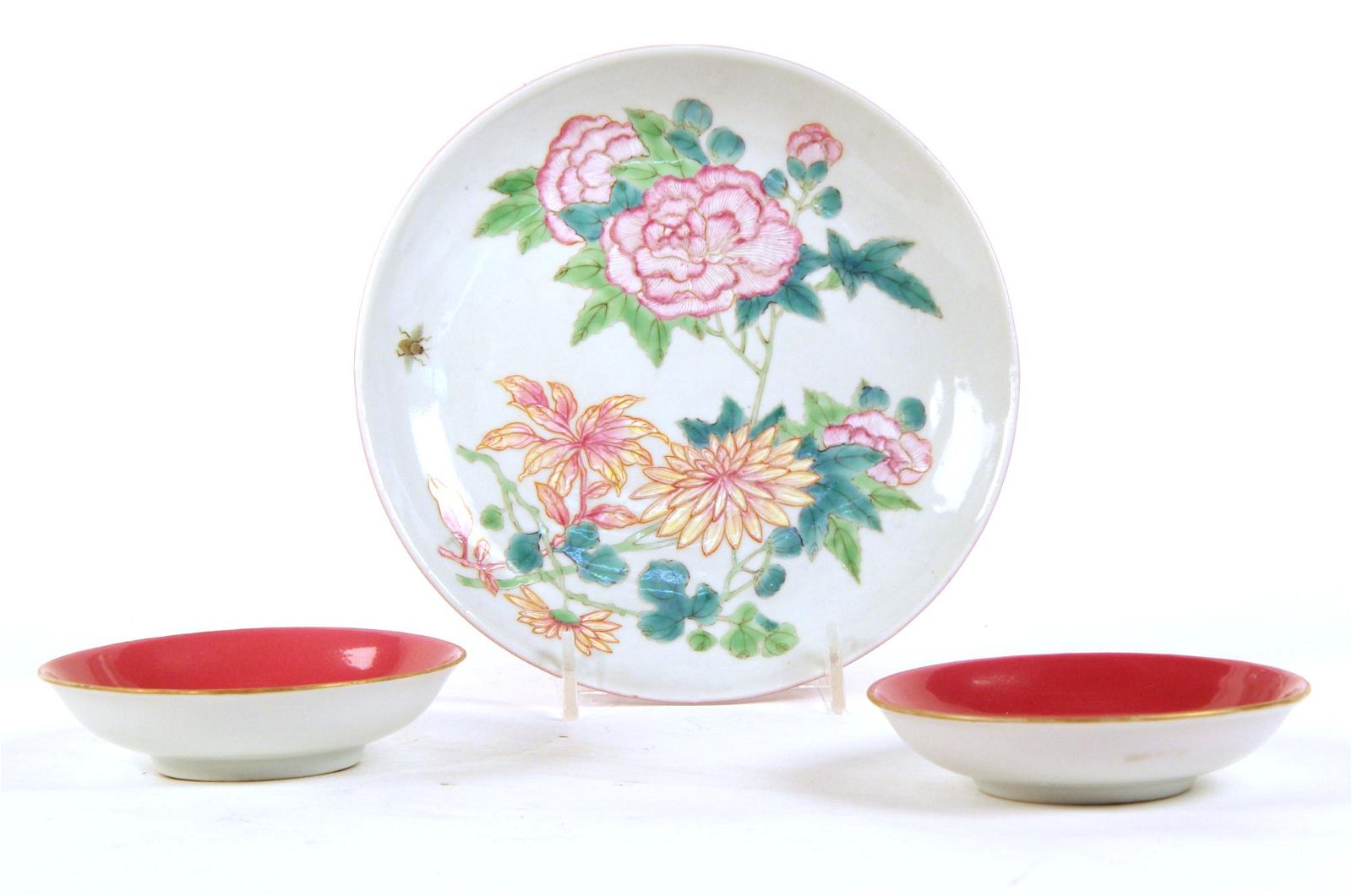 A CHINESE PORCELAIN DISH AND TWO 2fb26c9