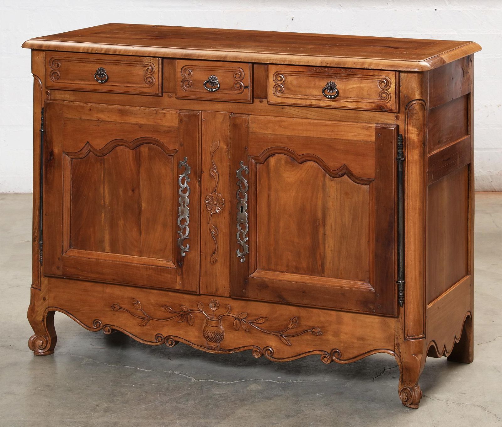 A LOUIS XV PROVINCIAL STYLE WALNUT 2fb270e