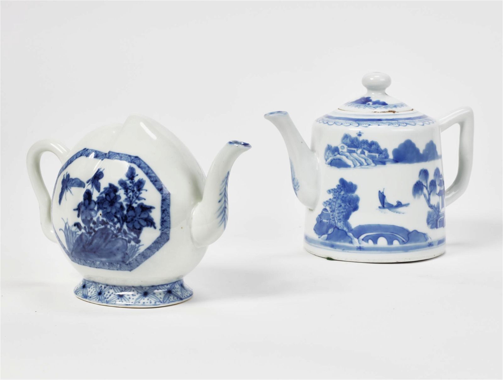 TWO CHINESE BLUE AND WHITE PORCELAIN 2fb27c3
