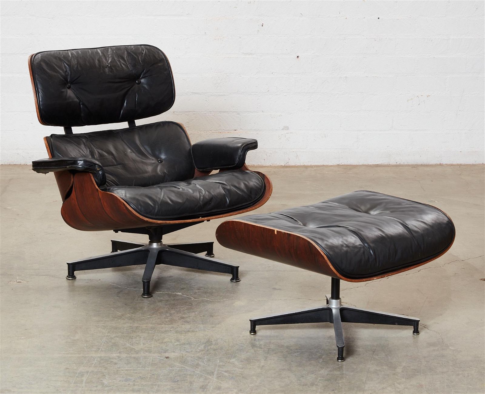 A HERMAN MILLER LOUNGE CHAIR AND 2fb288b