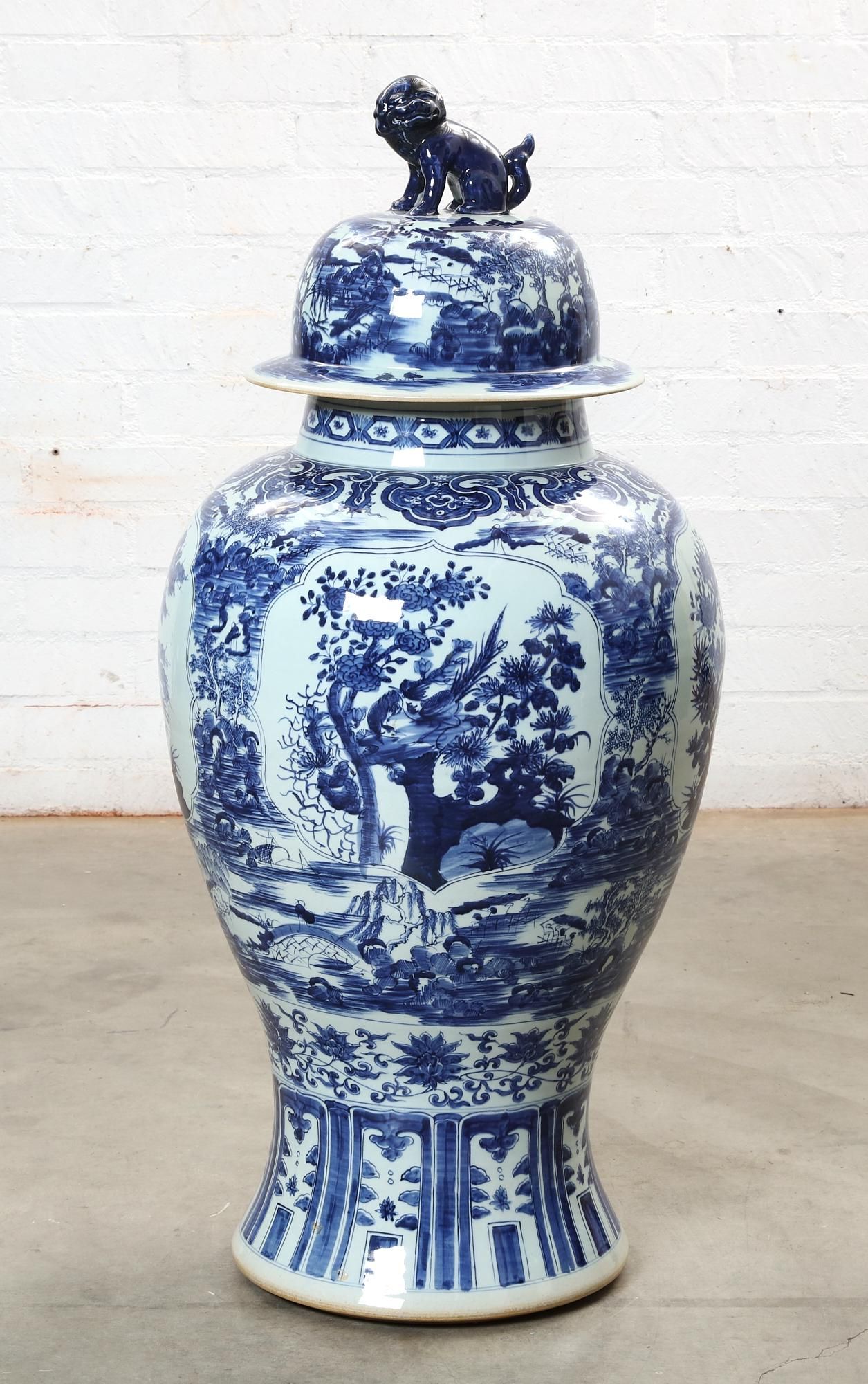 A LARGE CHINESE BLUE AND WHITE 2fb287b