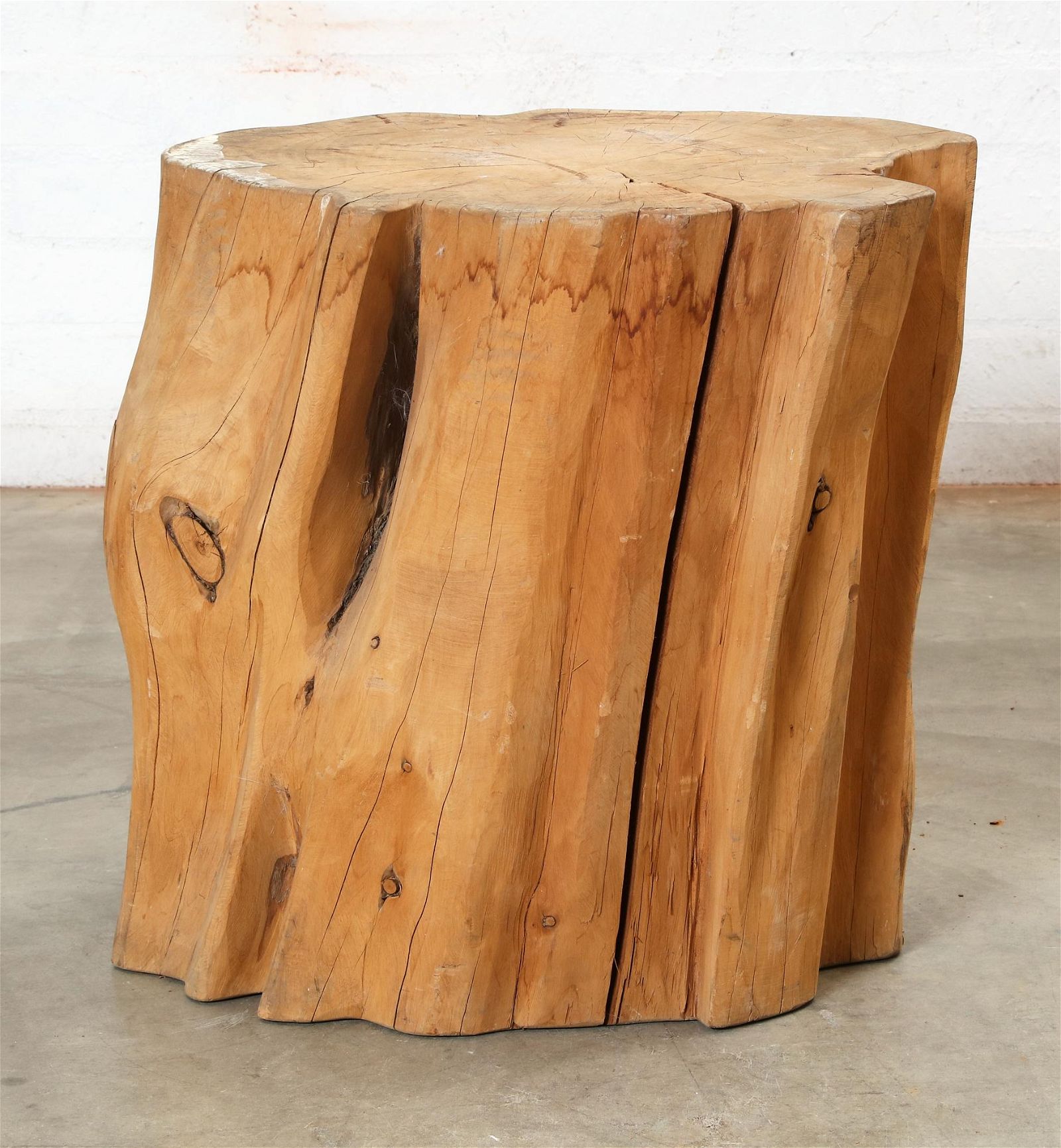 A HARDWOOD TRUNK SECTION PEDESTAL 2fb2916