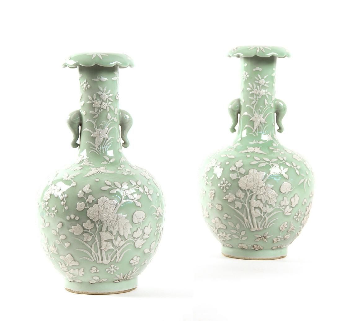 A PAIR OF CHINESE PORCELAIN VASESA 2fb291d