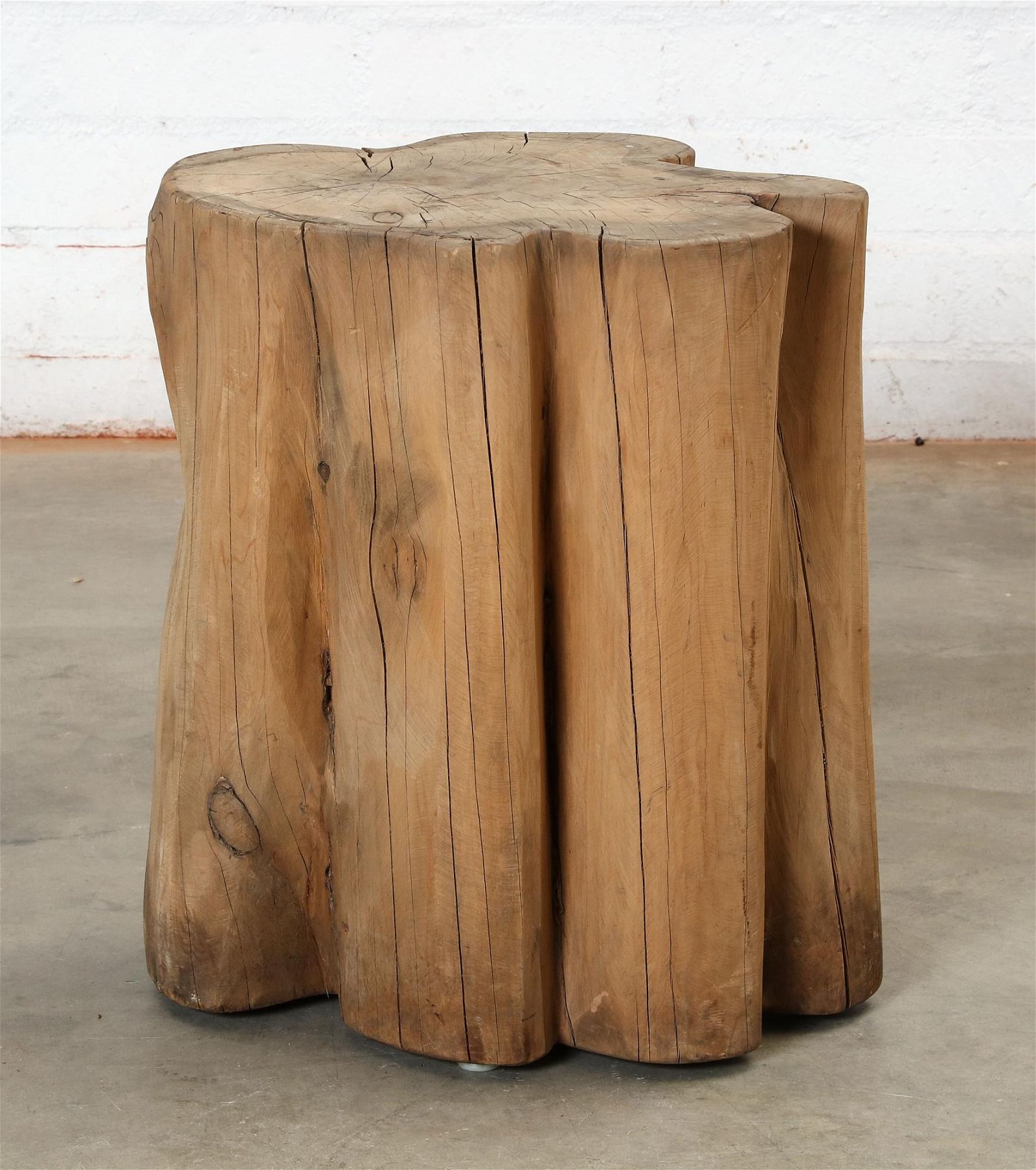 A HARDWOOD TRUNK SECTION PEDESTAL 2fb2963