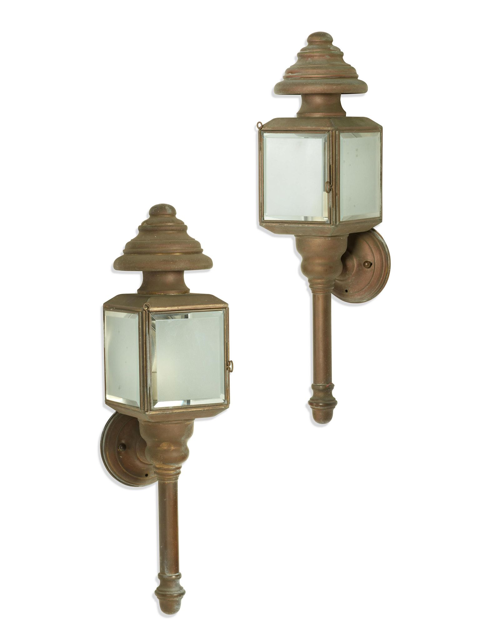 A PAIR OF PATINATED BRASS COACHING 2fb29d4