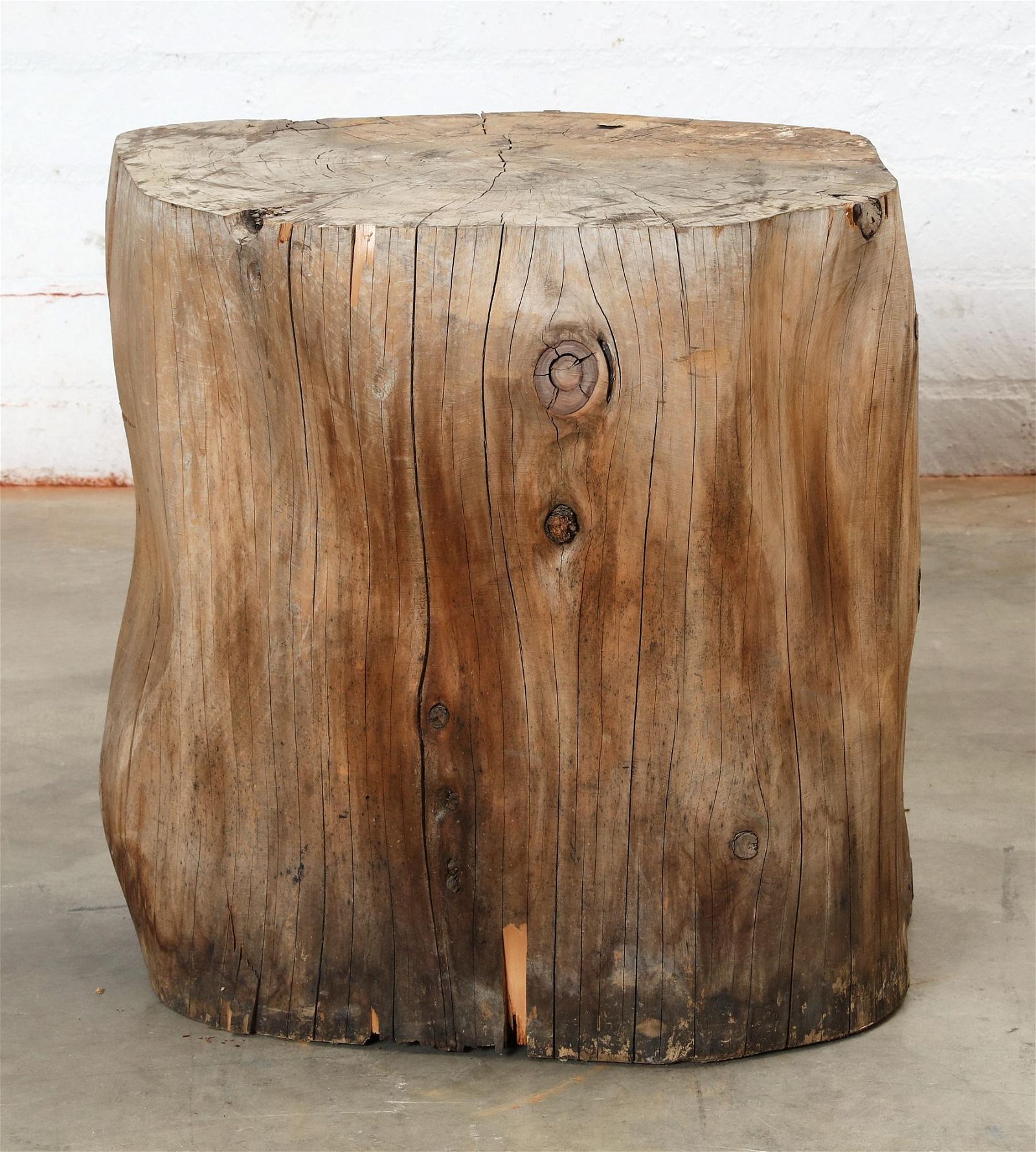 A HARDWOOD TRUNK SECTION PEDESTAL 2fb29af