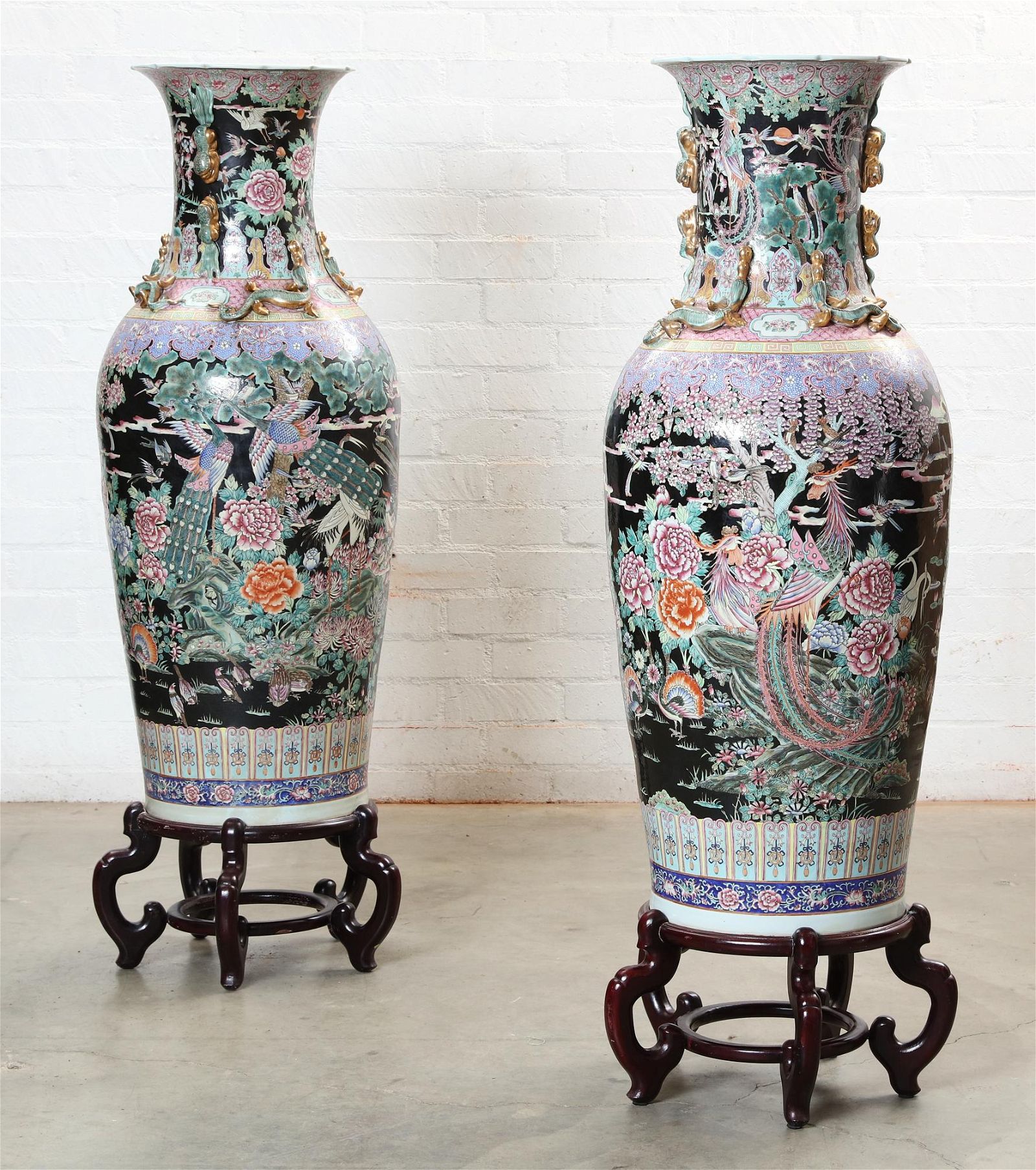 PAIR OF MONUMENTAL CHINESE PORCELAIN 2fb2a17