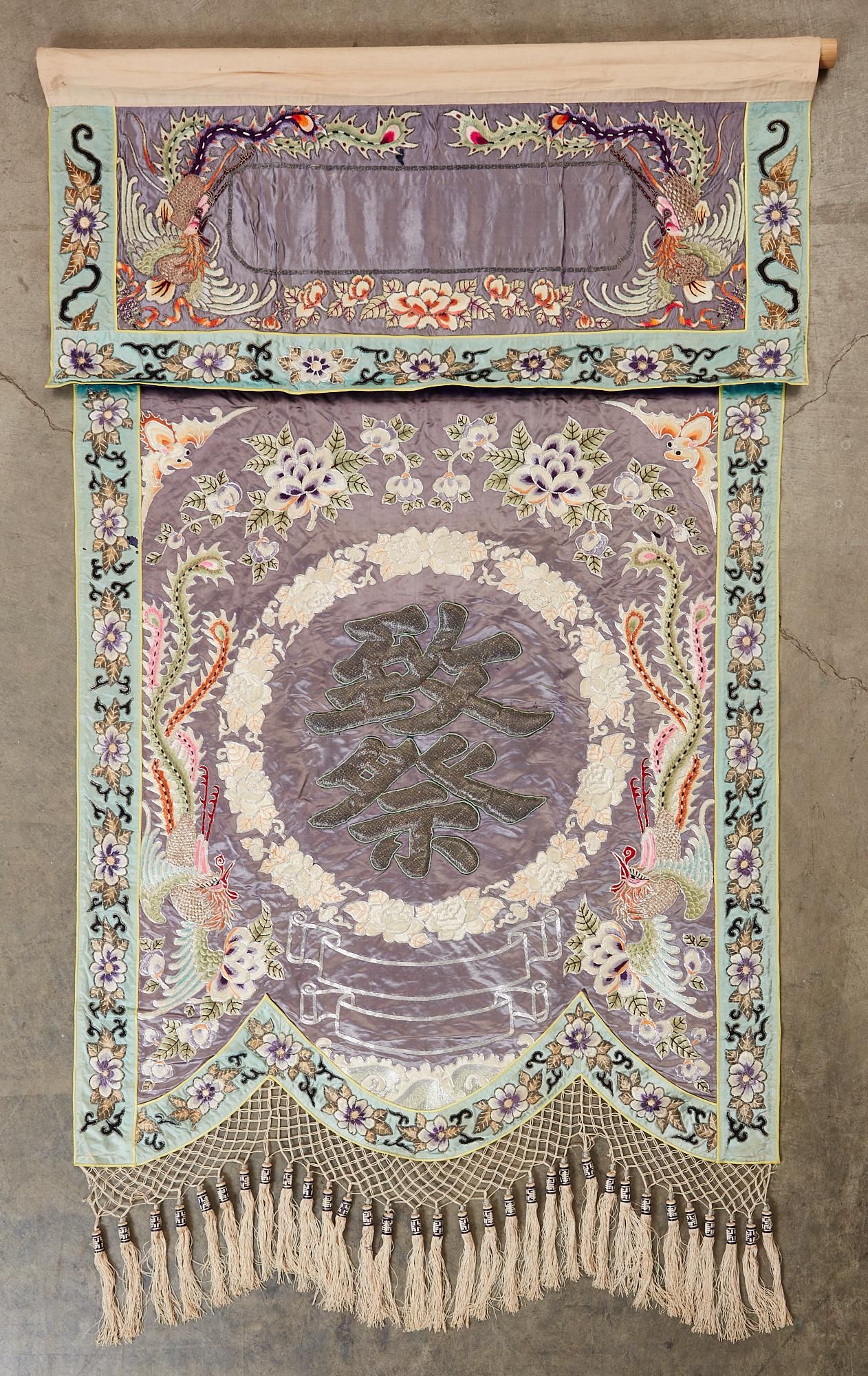 A CHINESE HANGING SILK EMBROIDERYA Chinese